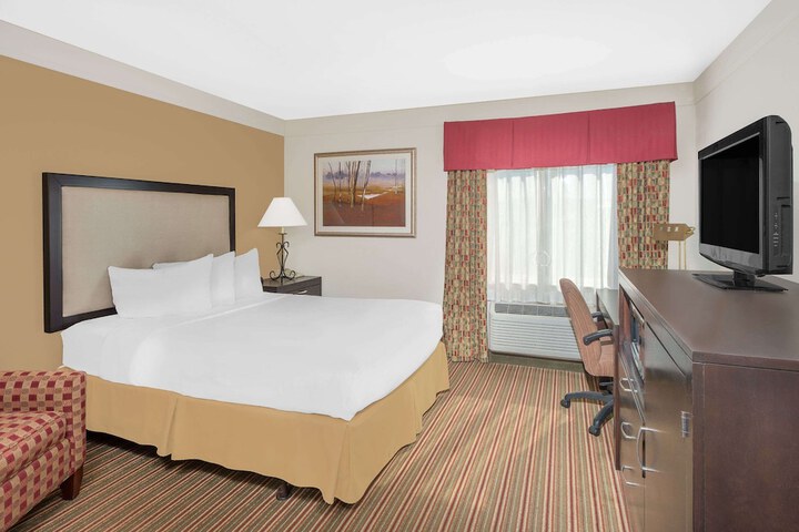 1 King Bed (1 of 6)