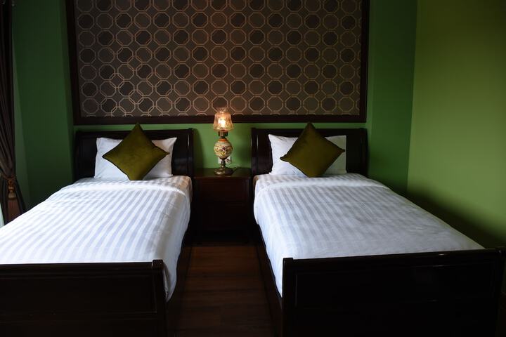 Room 3 of 34