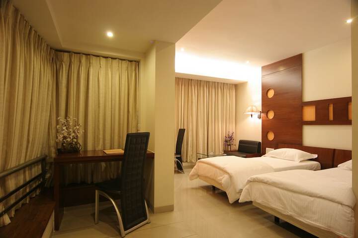 Room 12 of 61