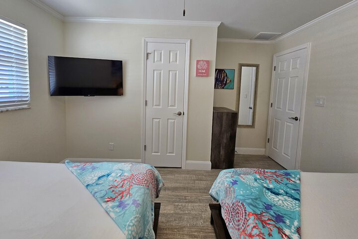 Room 4 of 33
