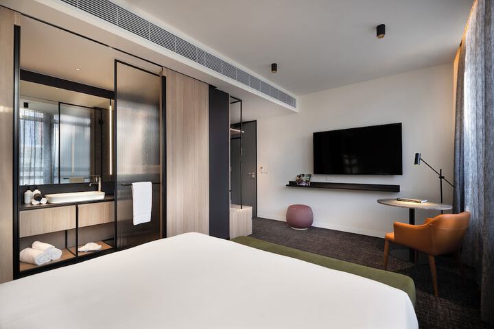 Room 11 of 130