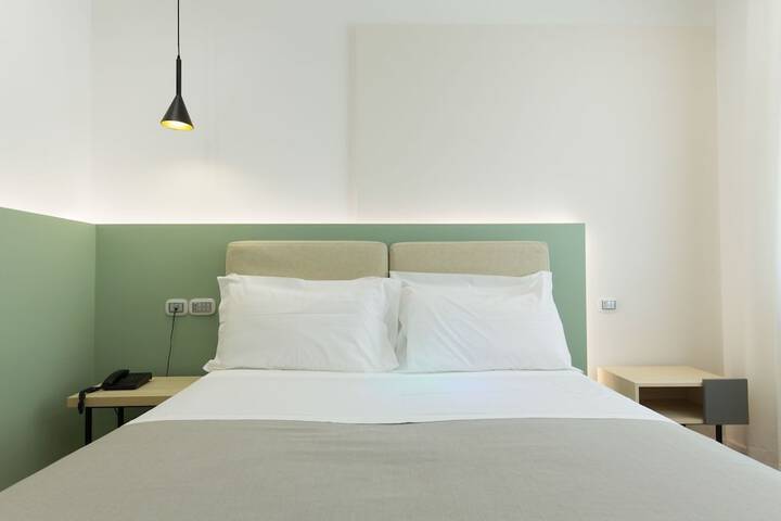 Room 3 of 68