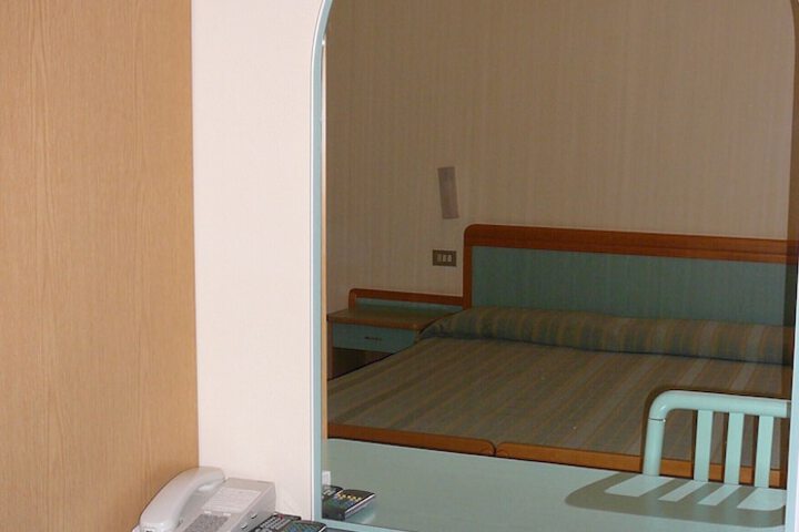 Room 11 of 26
