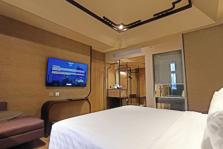 Room 15 of 119