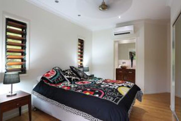 Room 10 of 16