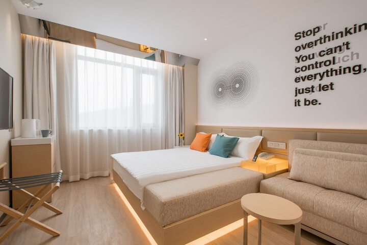 Room 20 of 33