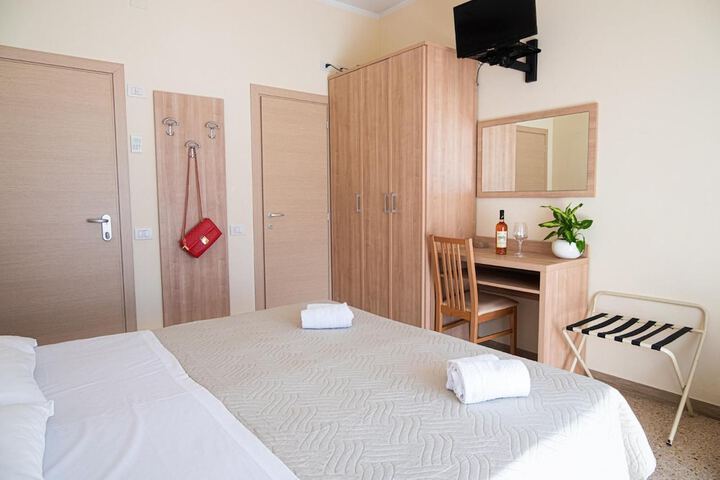 Room 6 of 46