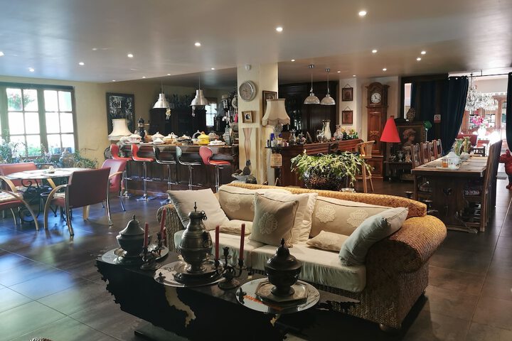 Lounge 45 of 59