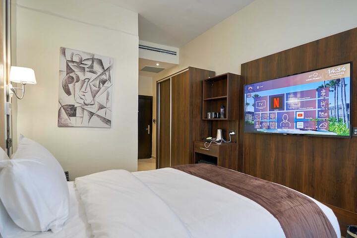 Room 4 of 37