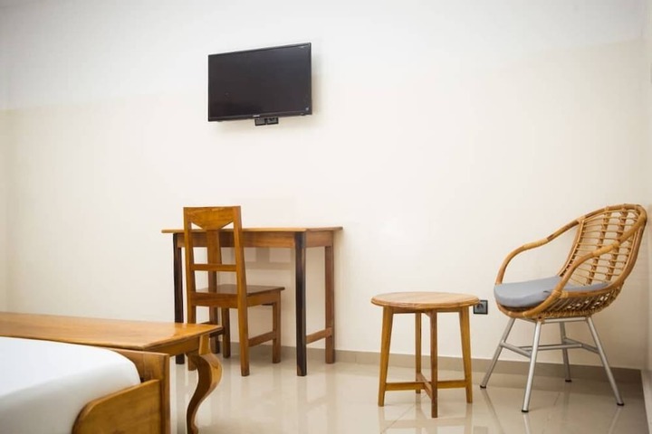 Room 4 of 18
