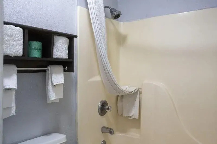 Room 9 of 10