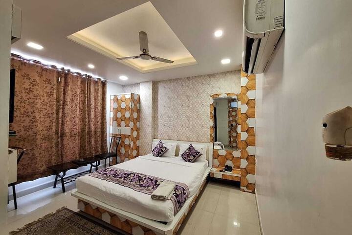 Room 14 of 32