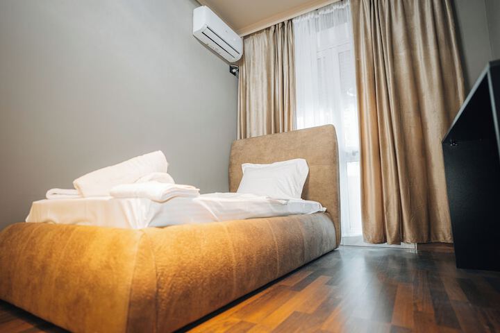 Room 10 of 50