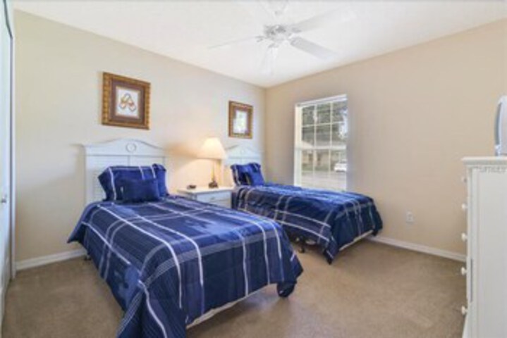 Room 10 of 12