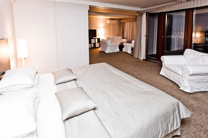Room 3 of 39