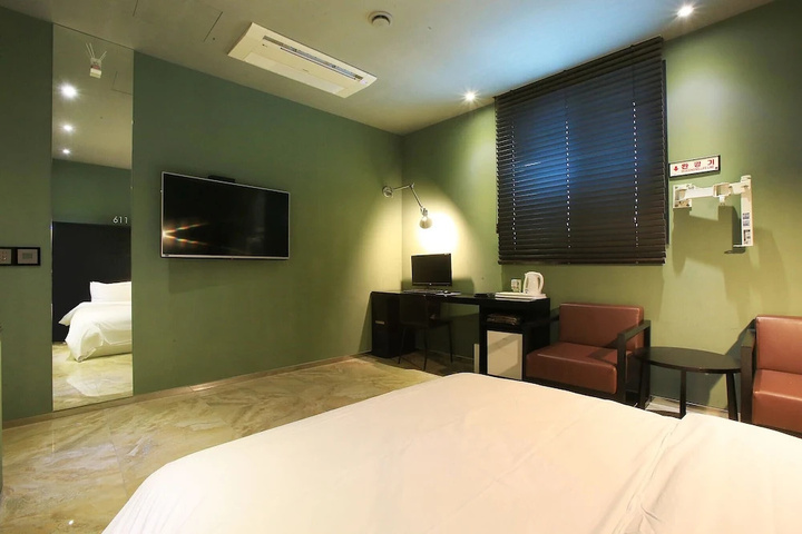 Room 5 of 30