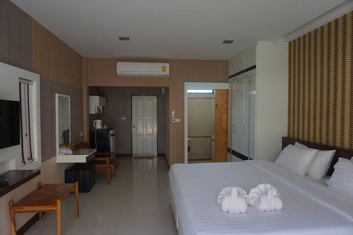 Room 13 of 28