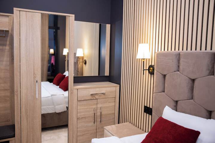 Room 8 of 25
