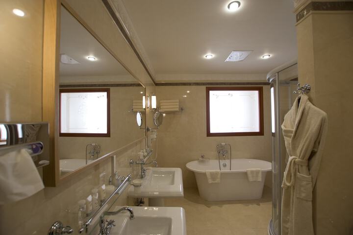Room 20 of 38