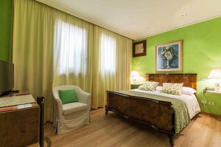 Room 9 of 52