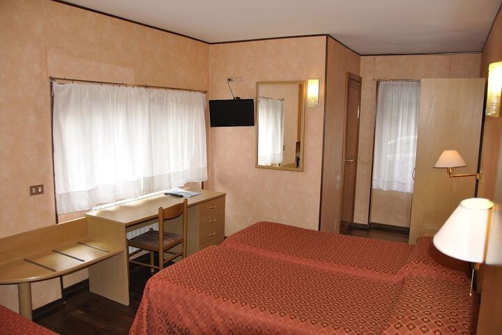 Room 3 of 46