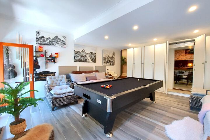Room 11 of 23