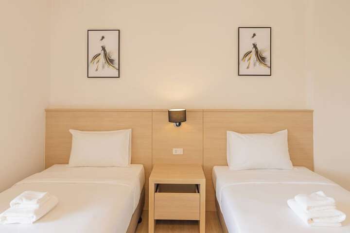 Room 9 of 34