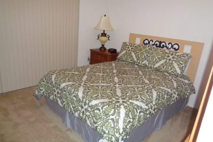 Room 2 of 10