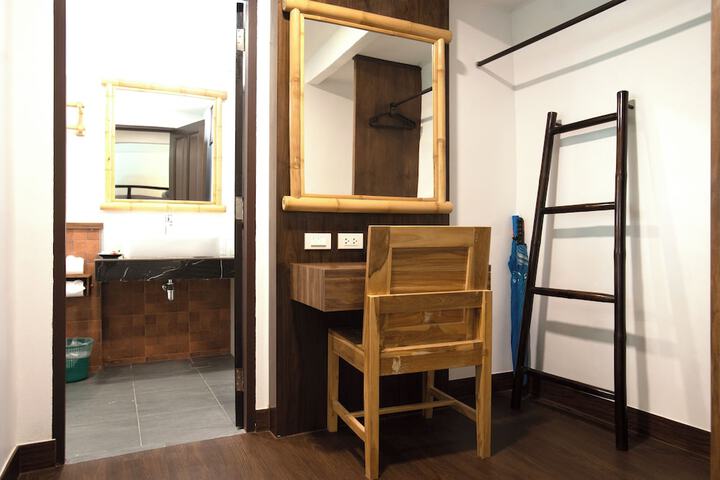 Room 34 of 149