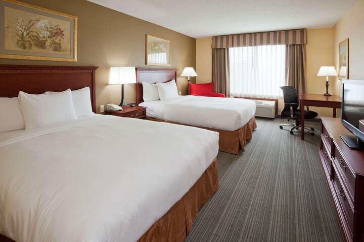 2 Queen Beds (3 of 7)