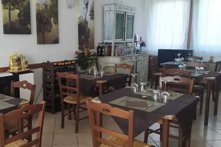 Dining 11 of 13