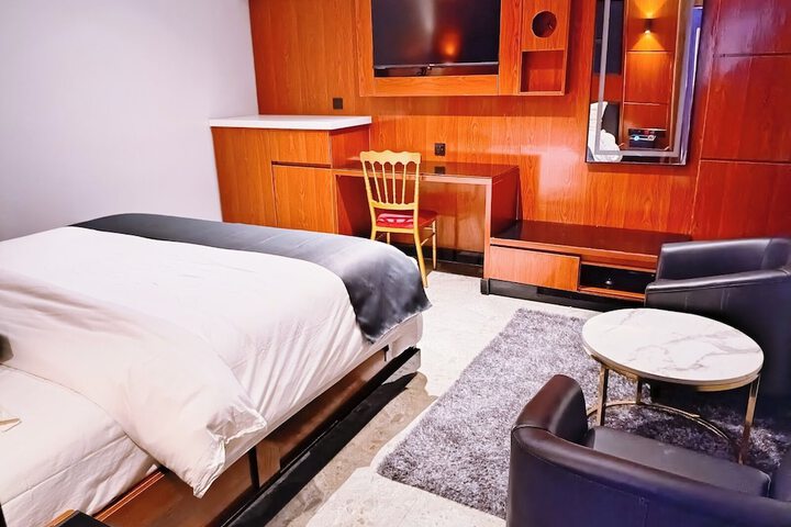 Room 10 of 15