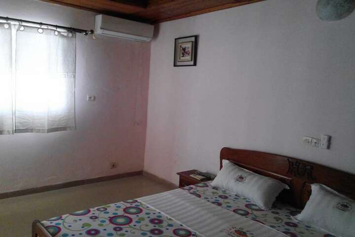 Room 10 of 32