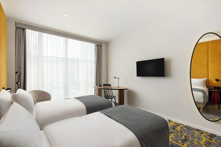 Room 27 of 60
