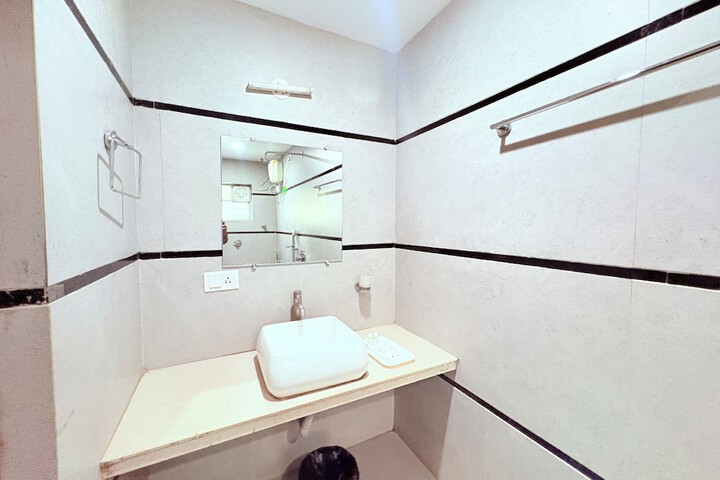 Room 53 of 77