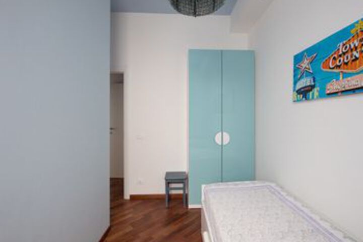Room 8 of 22