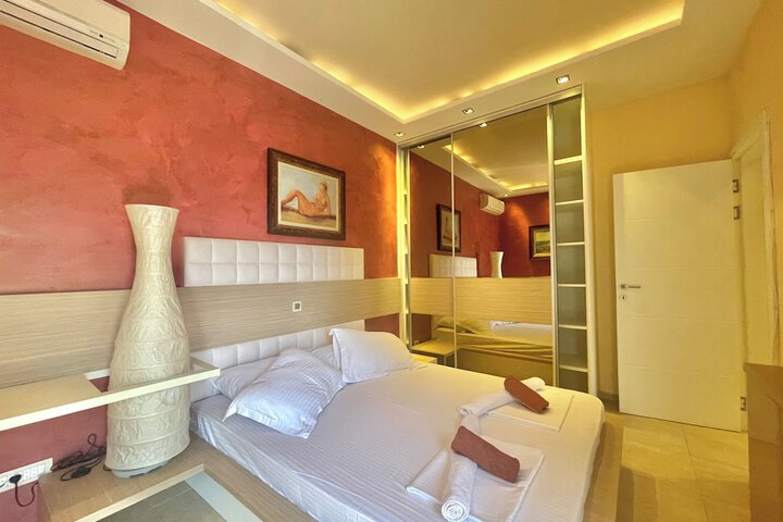 Room 17 of 119