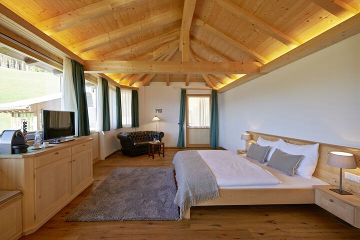 Room 4 of 65