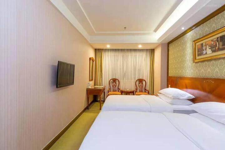 Room 8 of 45
