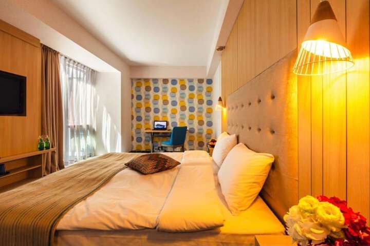 Room 3 of 8