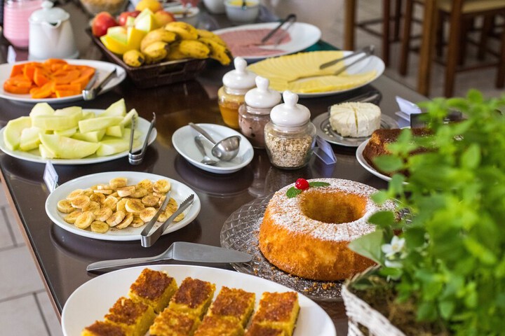 Breakfast/Coffee Service 26 of 33