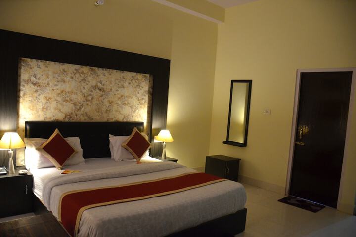 Room 3 of 10