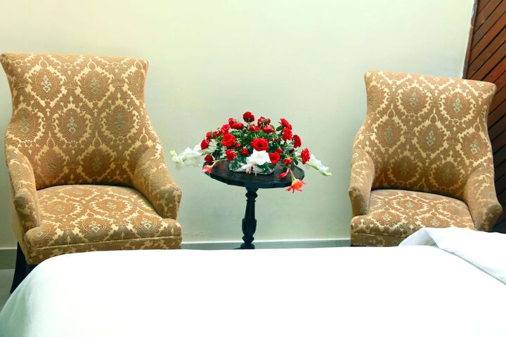 Room 9 of 48