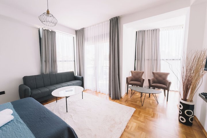 Room 20 of 108