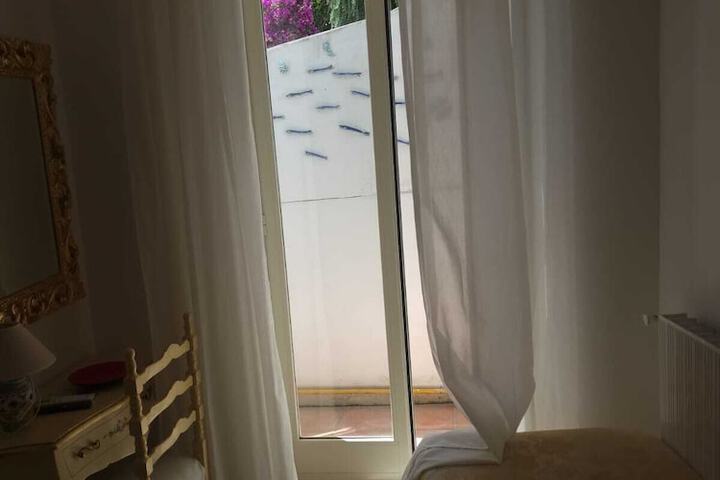 Room 13 of 50