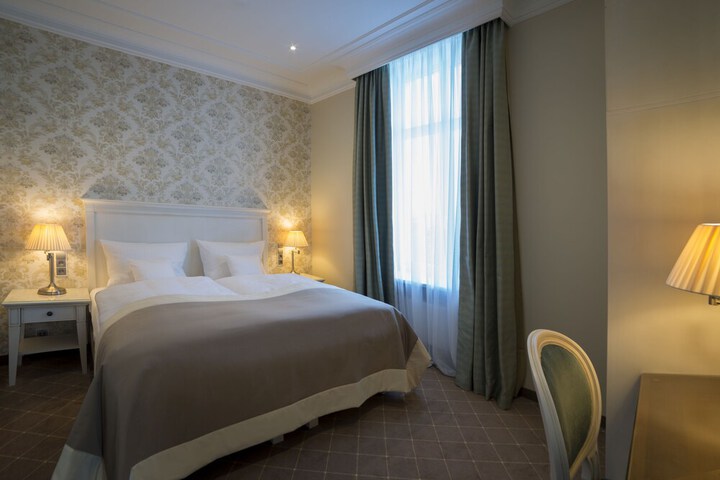 Room 12 of 42