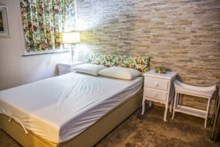 Room 4 of 13