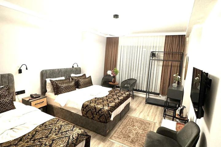 Room 9 of 25