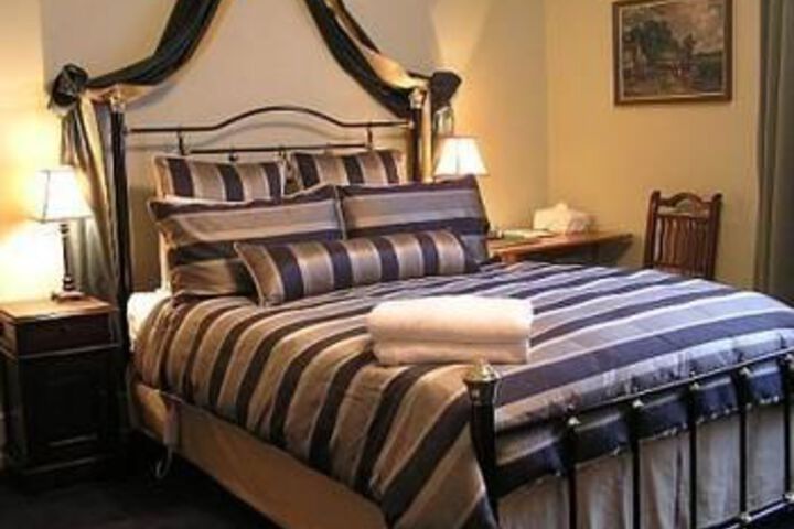 Room 3 of 10