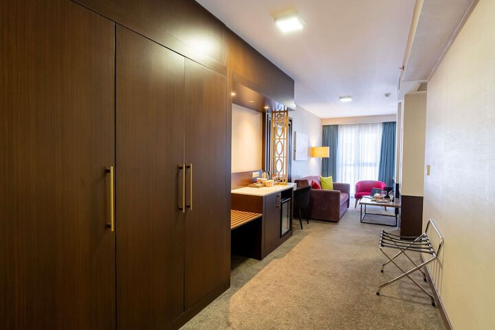 Room 52 of 166